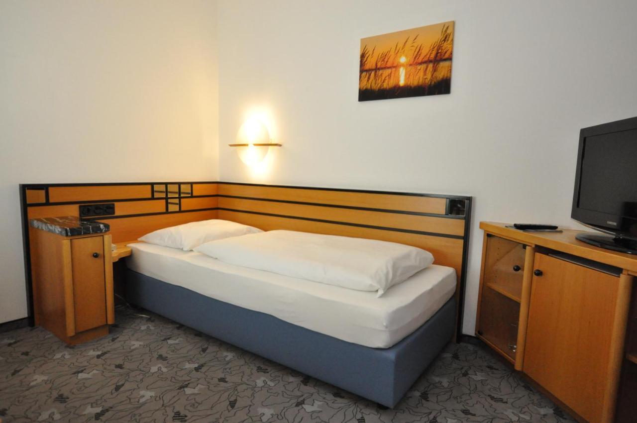 Single Room Basement,944554963:JPEG